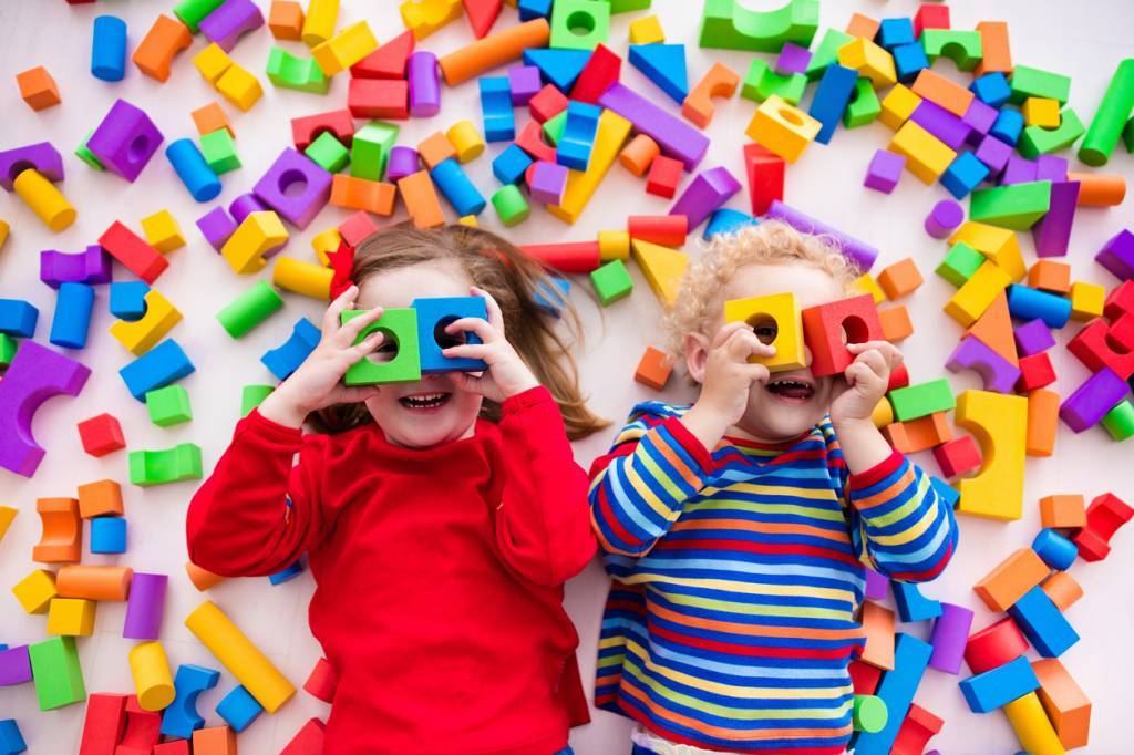 méthode Montessori, jumeaux, enfants, jouets