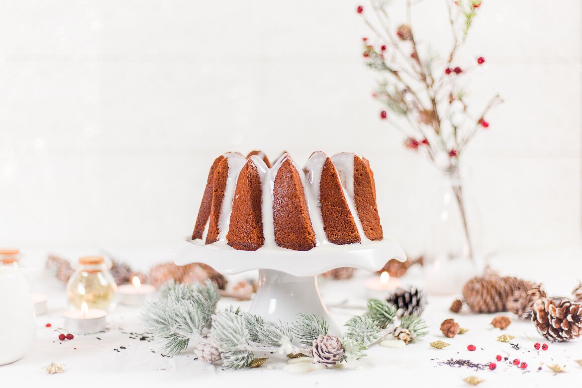 Bundt-cake-aux-amandes-et-thé-de-Noël