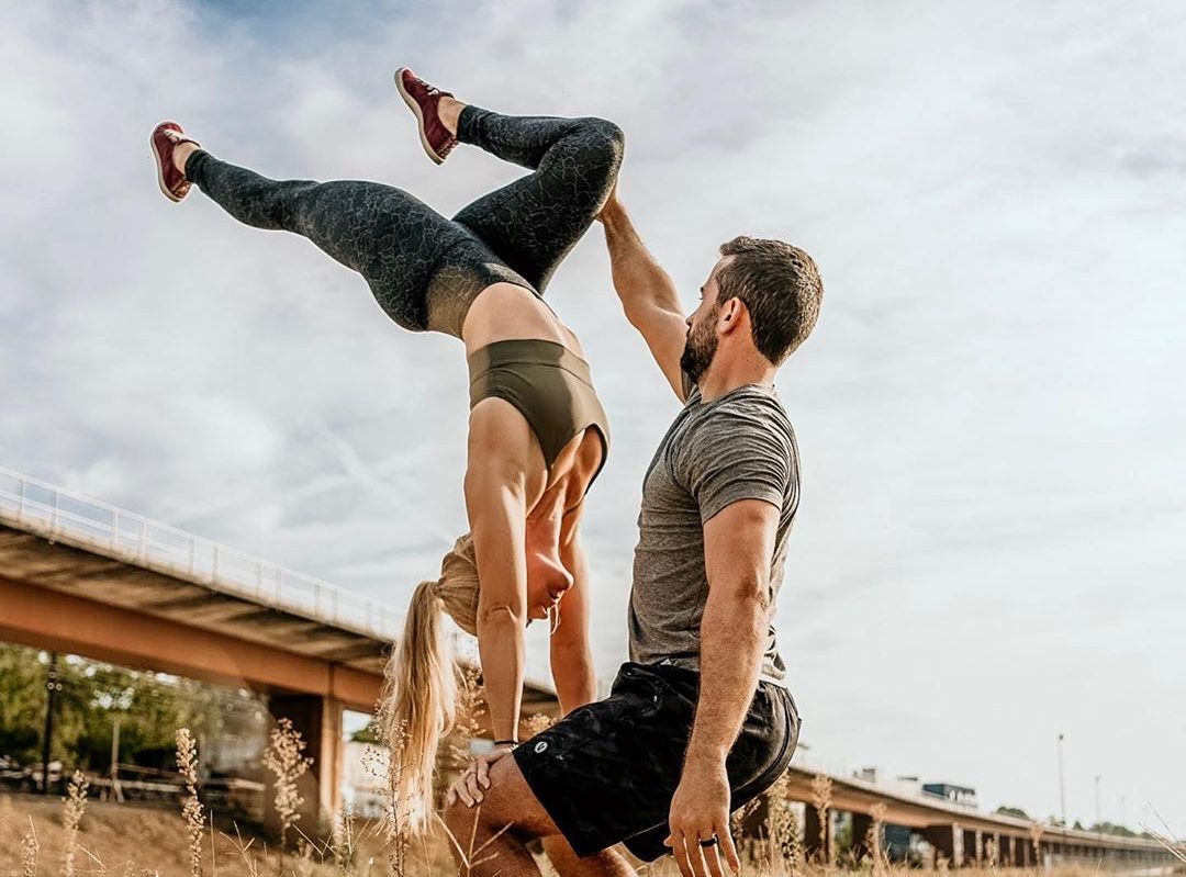 acro yoga debout couple acroyoga c'est quoi