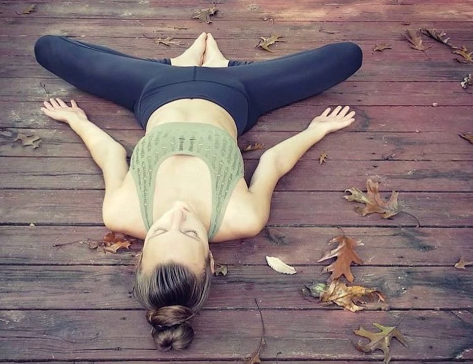 yogi allonge sol mantra yoga