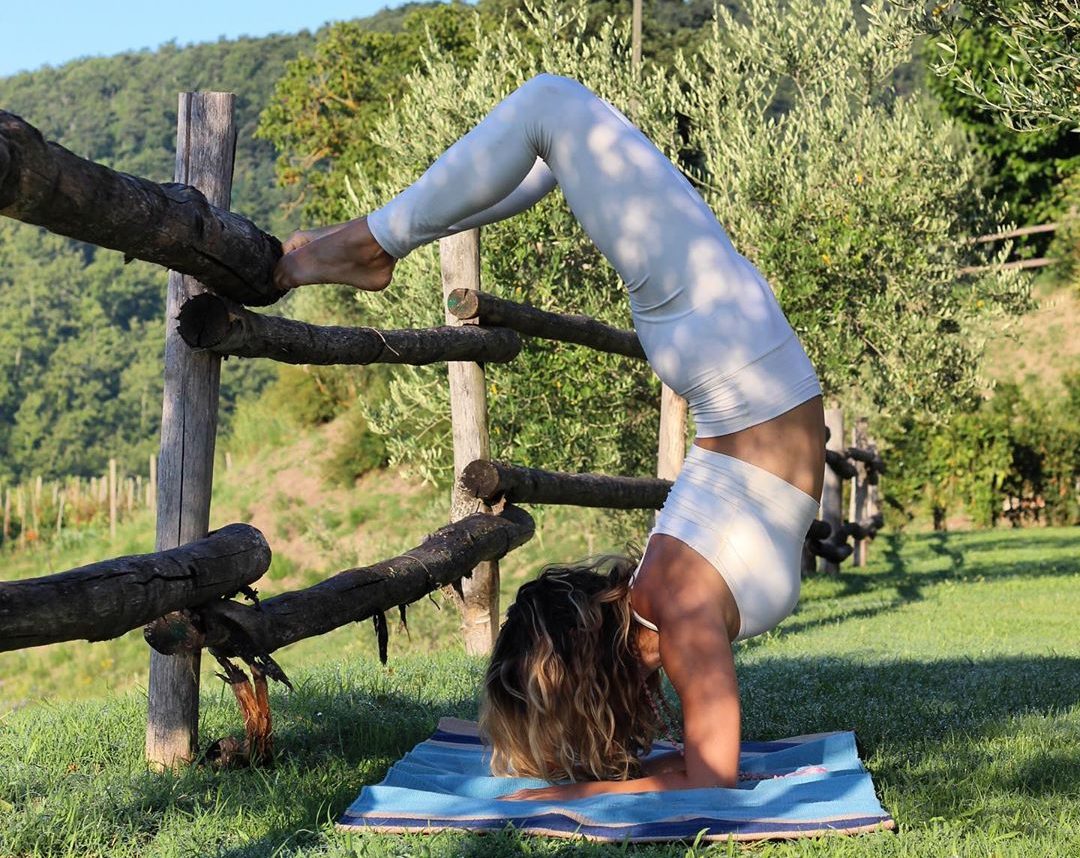 equilibre avant bras pincha yoga équilibre