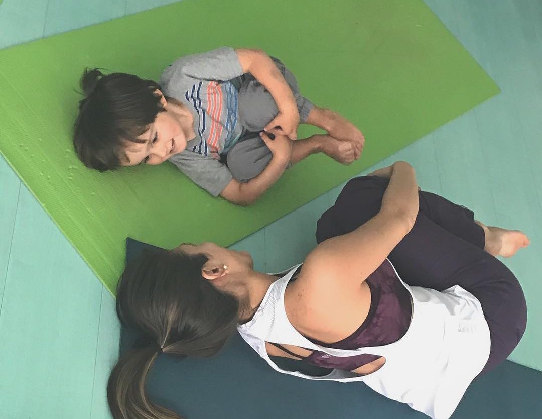 posture de yoga pour enfant