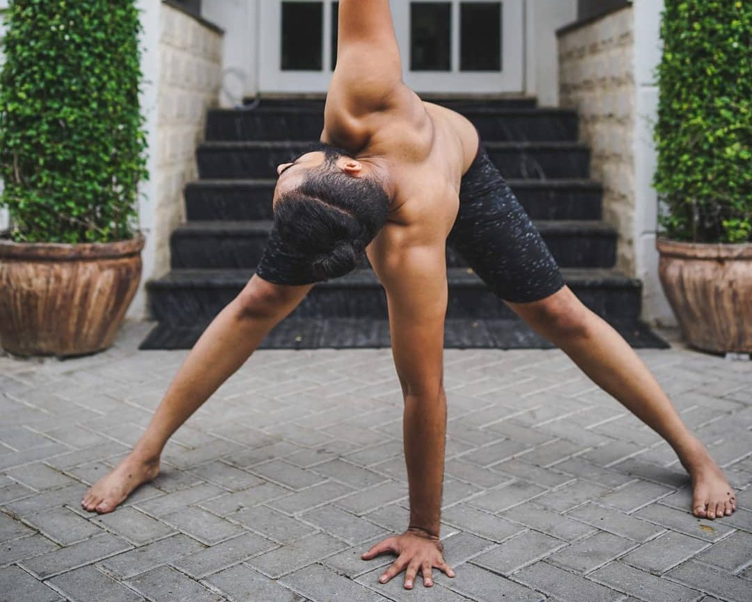 yoga homme posture power yoga