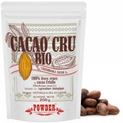 Fèves de cacao à acheter de la marque Powder (anastore). On aperçoit un paquet blanc avec des fèves de cacao crues à l'arrière.